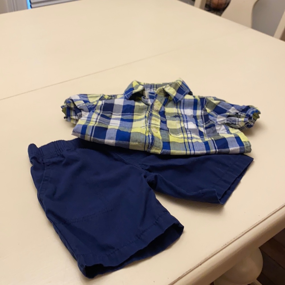 Like new, Boys size 3T 2pc short set by Carter’s